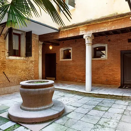 Charming House Iqs Daire Venedik