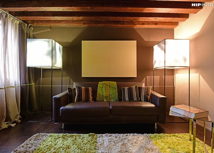 Charming House Iqs *