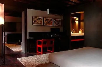 伊克丝迷人酒店 *