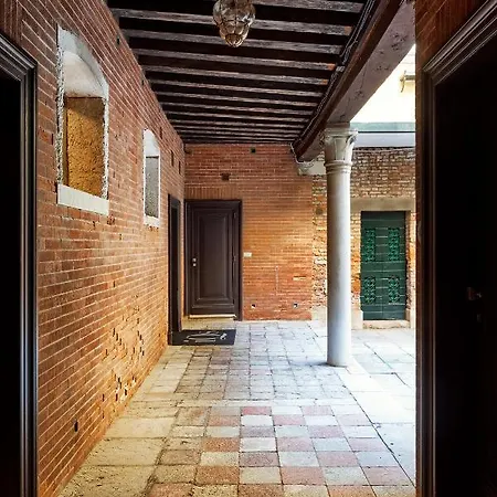 Charming House Iqs Daire Venedik