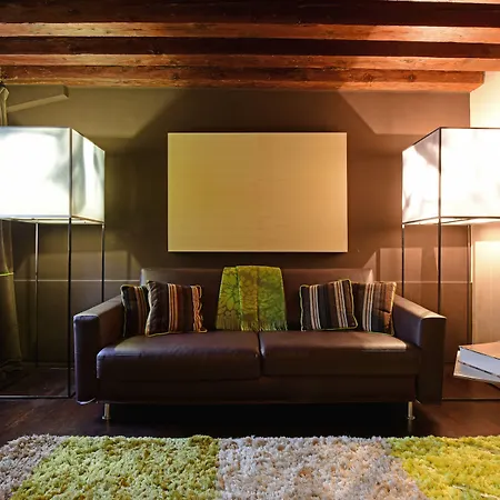 Charming House Iqs *