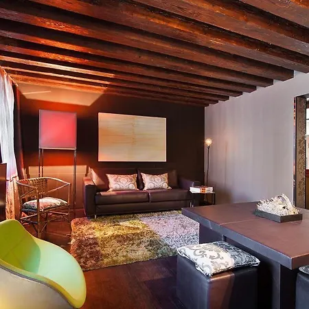 Charming House Iqs *